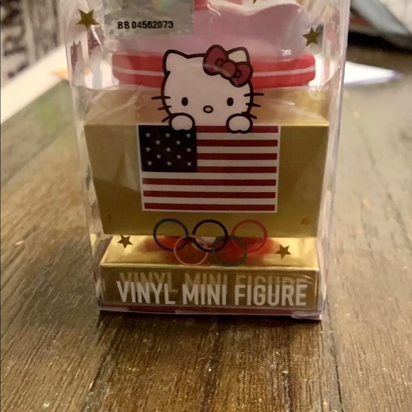 New, Kidrobot Hello Kitty Sanrio Olympics Team USA Mini Series Gold Medalist L26 - Picture 3 of 6